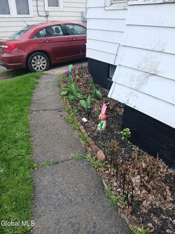 826 Salina Street, Schenectady, NY 12308