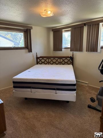 1620 Iroquois Rd, Pueblo, CO 81001