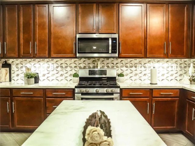 18052 Passionflower, San Bernardino, CA 92407