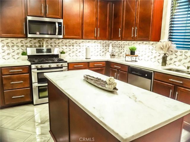 18052 Passionflower, San Bernardino, CA 92407
