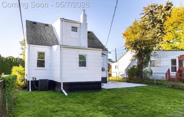 8269 Westminster Avenue, Warren, MI 48089