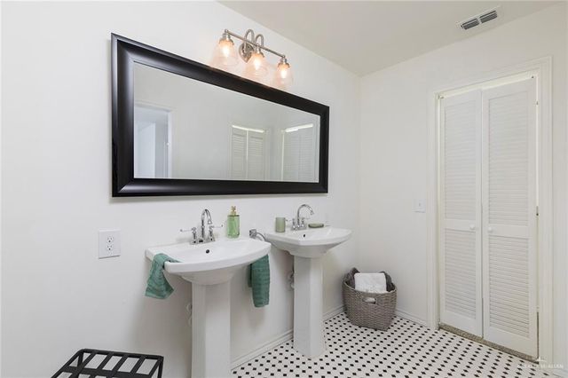 2100 S 5th Street 3, Mcallen, TX 78503