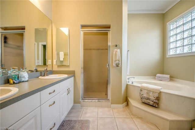 3426 SW 7th LN, Cape Coral, FL 33991