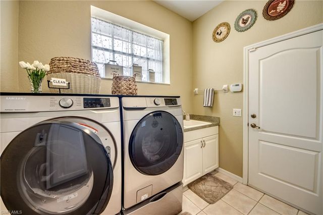 3426 SW 7th LN, Cape Coral, FL 33991