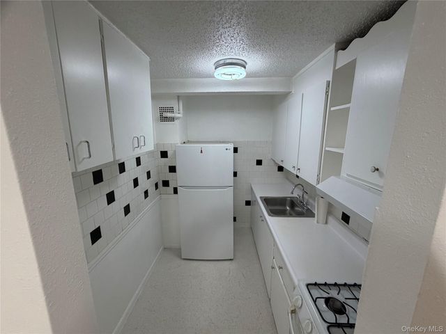 83-30 Vietor Avenue 323, Elmhurst, NY 11373