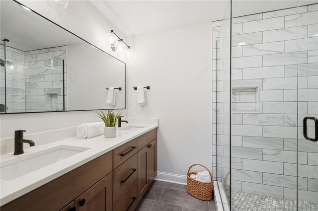 3847 Drake Avenue, Cincinnati, OH 45209