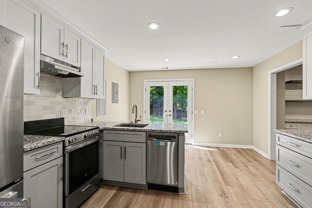 5702 Fallsbrook Lane NW, Acworth, GA 30101