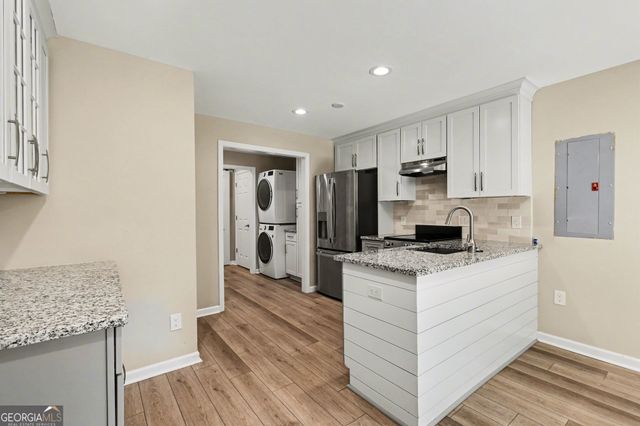 5702 Fallsbrook Lane NW, Acworth, GA 30101