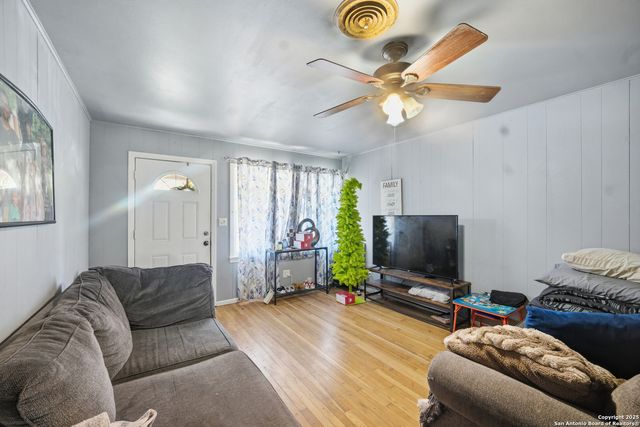 235 Meadow, New Braunfels, TX 78130