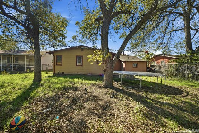 235 Meadow, New Braunfels, TX 78130