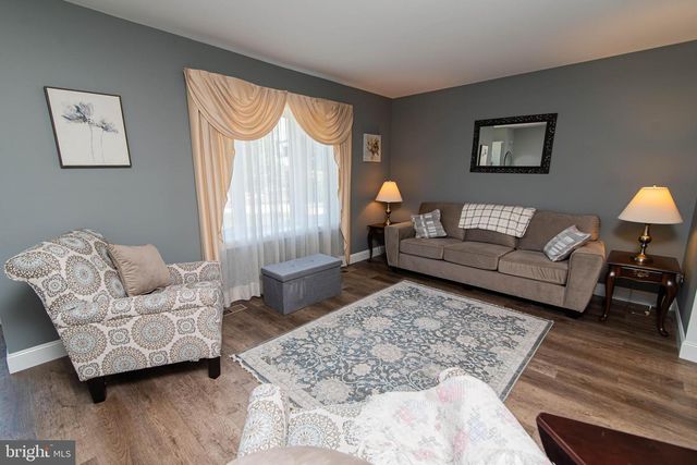 36 PEBBLE DR, Horsham, PA 19044