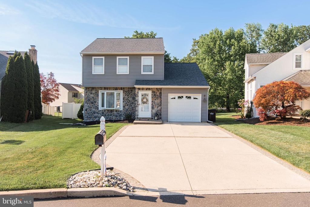 36 PEBBLE DR, Horsham, PA 19044