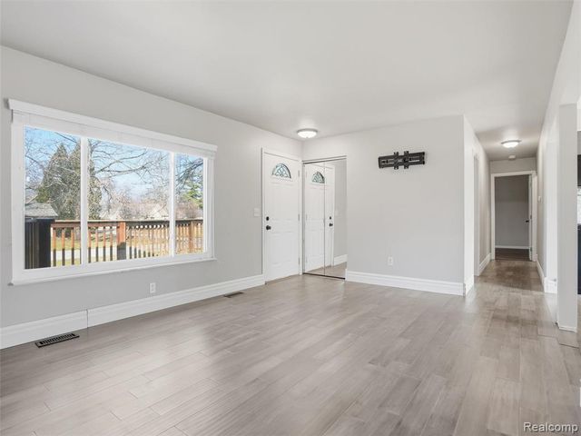 8568 Janis Street, Shelby Twp, MI 48317