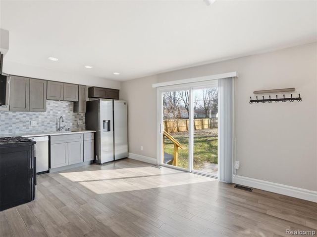 8568 Janis Street, Shelby Twp, MI 48317