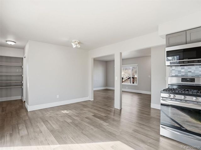 8568 Janis Street, Shelby Twp, MI 48317