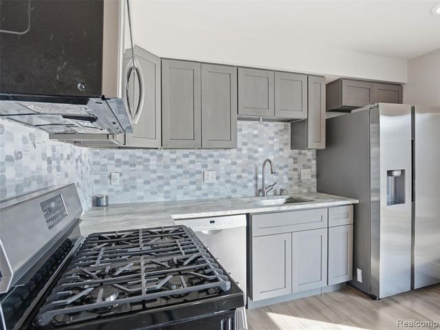 8568 Janis Street, Shelby Twp, MI 48317