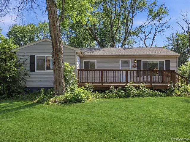 8568 Janis Street, Shelby Twp, MI 48317