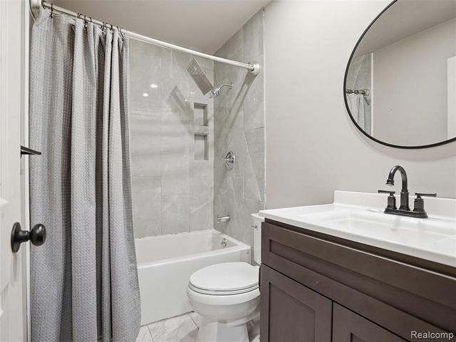 8568 Janis Street, Shelby Twp, MI 48317