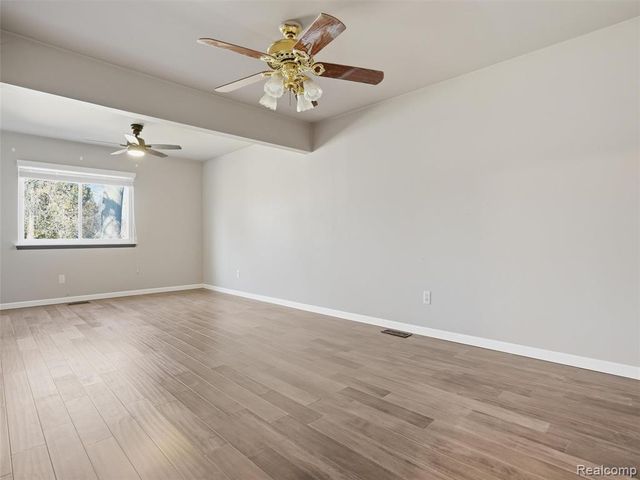 8568 Janis Street, Shelby Twp, MI 48317