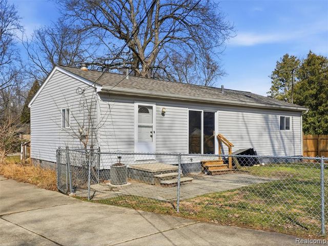 8568 Janis Street, Shelby Twp, MI 48317