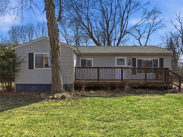 8568 Janis Street, Shelby Twp, MI 48317