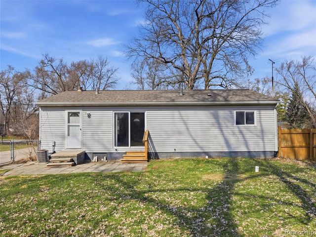 8568 Janis Street, Shelby Twp, MI 48317