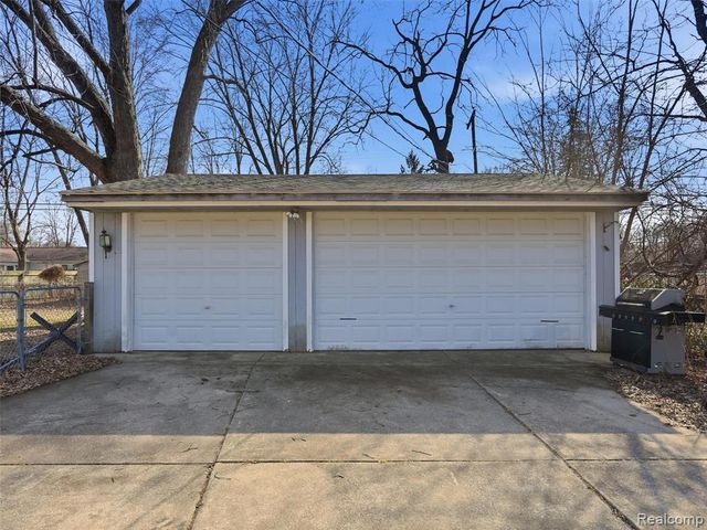 8568 Janis Street, Shelby Twp, MI 48317