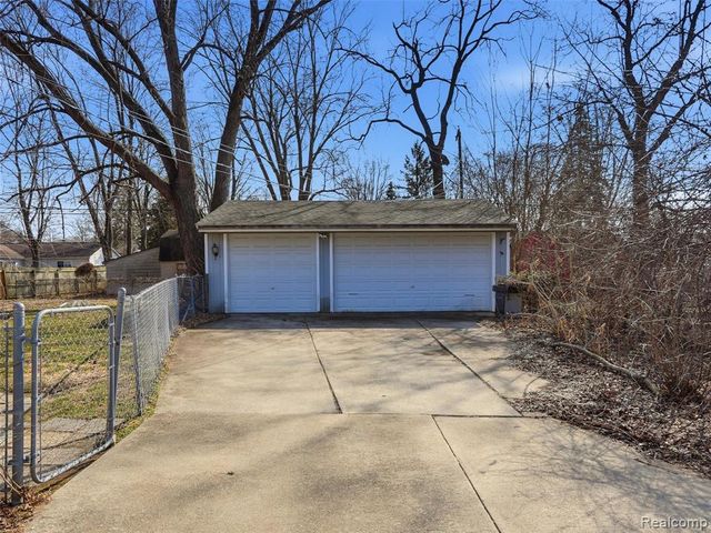 8568 Janis Street, Shelby Twp, MI 48317