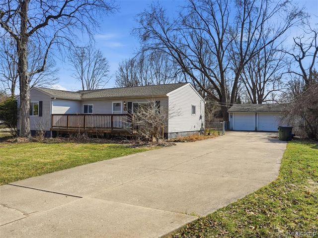 8568 Janis Street, Shelby Twp, MI 48317