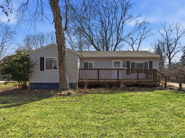8568 Janis Street, Shelby Twp, MI 48317