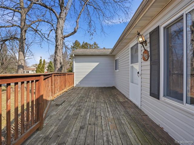 8568 Janis Street, Shelby Twp, MI 48317