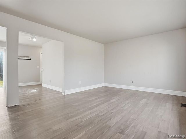 8568 Janis Street, Shelby Twp, MI 48317