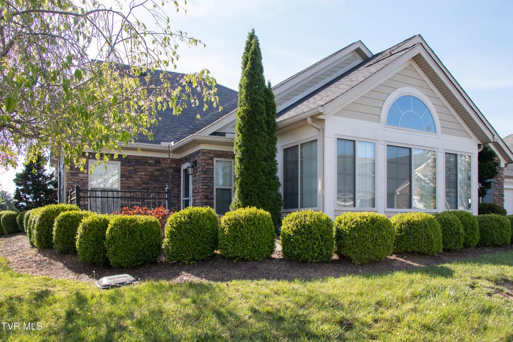 1653 Hatterdale Farm Road A, Blountville, TN 37617