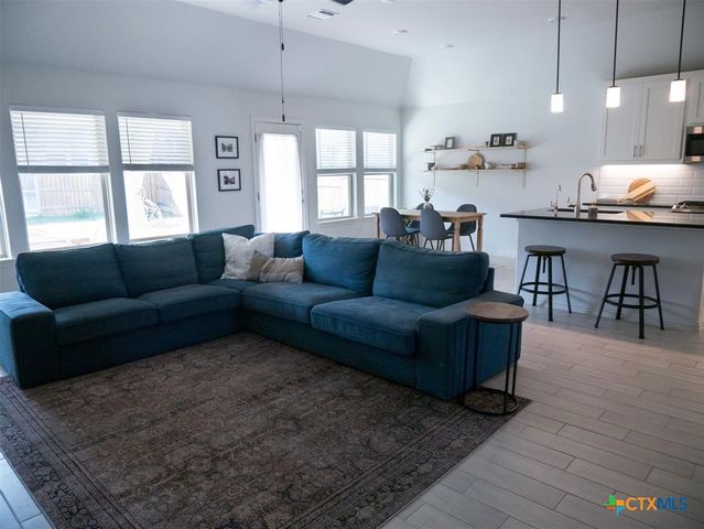 292 Eagle Ford Drive, Kyle, TX 78640