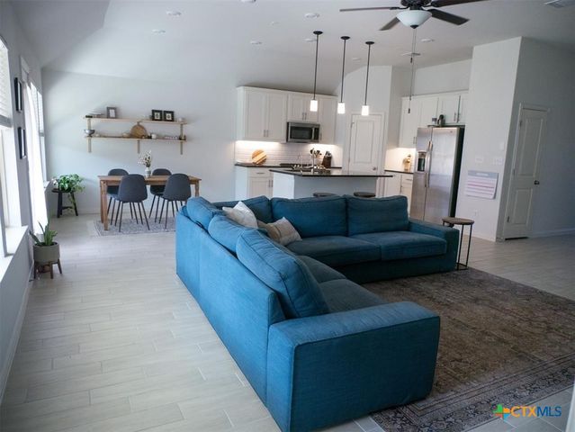 292 Eagle Ford Drive, Kyle, TX 78640