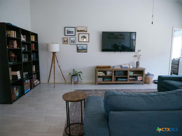 292 Eagle Ford Drive, Kyle, TX 78640