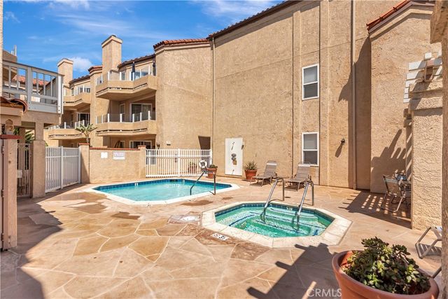 2000 Pacific Coast Highway 203, Huntington Beach, CA 92648