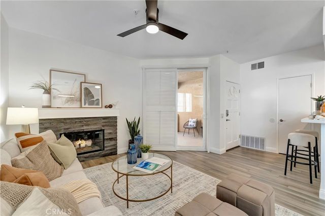 2000 Pacific Coast Highway 203, Huntington Beach, CA 92648