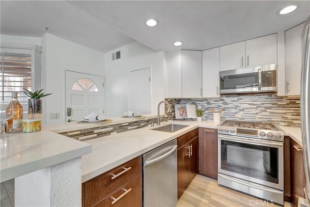 2000 Pacific Coast Highway 203, Huntington Beach, CA 92648