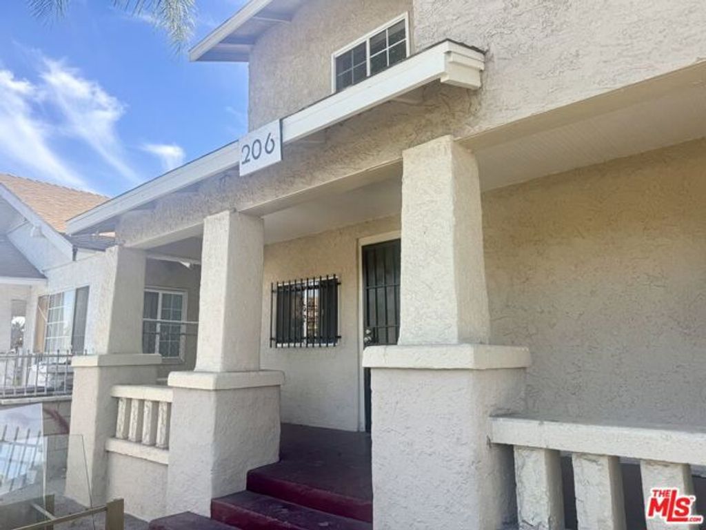 204 W 52nd Place, Los Angeles, CA 90037