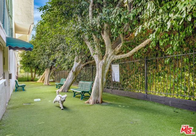 1131 Alta Loma Road 116, West Hollywood, CA 90069