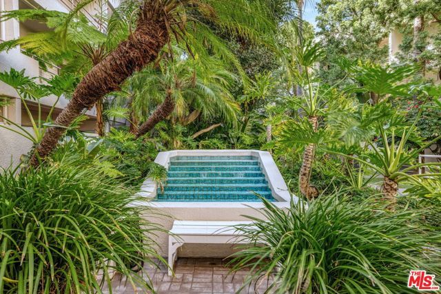 1131 Alta Loma Road 116, West Hollywood, CA 90069