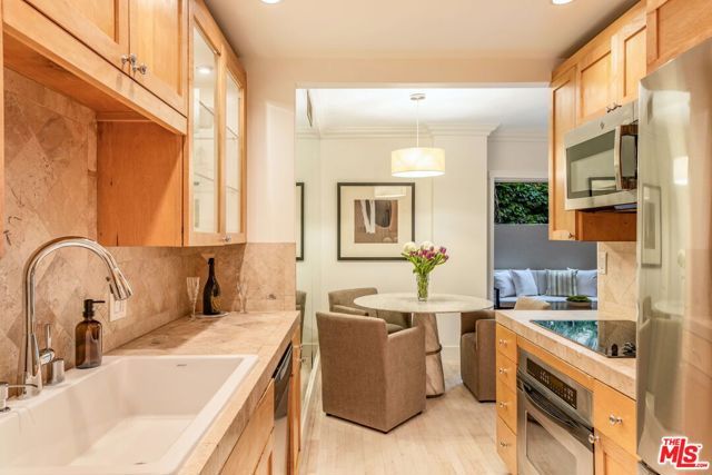 1131 Alta Loma Road 116, West Hollywood, CA 90069