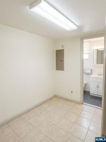 236-238 Stuyvesant 3, Lyndhurst, NJ 07071