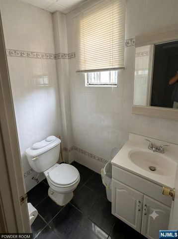236-238 Stuyvesant 3, Lyndhurst, NJ 07071