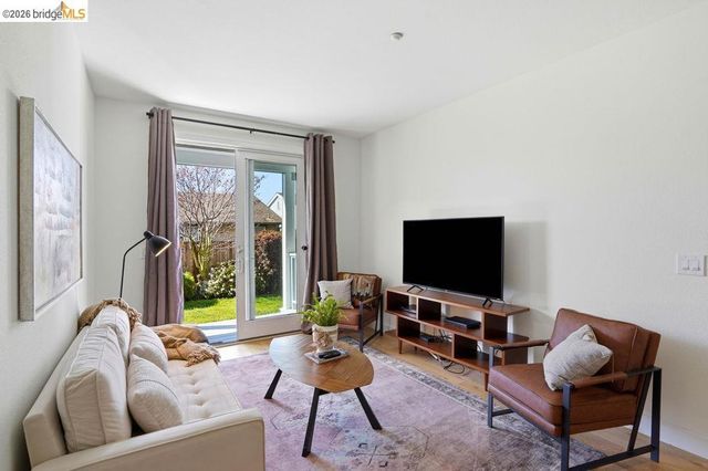 104 Seacliff Court, Richmond, CA 94801