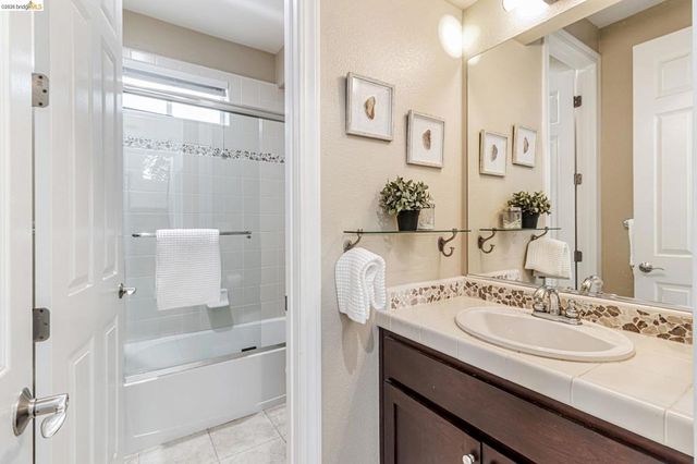 104 Seacliff Court, Richmond, CA 94801