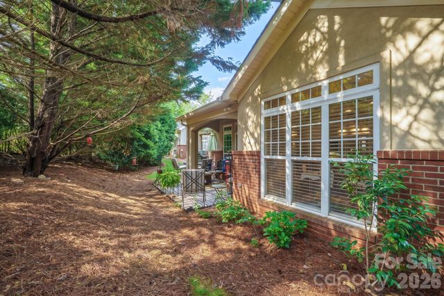 8829 Legacy Lake Lane, Charlotte, NC 28269