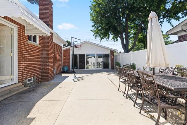 6151 Coolidge Street, Dearborn Heights, MI 48127