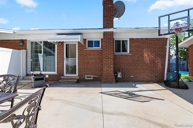 6151 Coolidge Street, Dearborn Heights, MI 48127